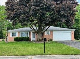 730 E Oxhill Dr, White Lake, MI