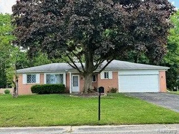 730 E Oxhill Dr, White Lake, MI 48386