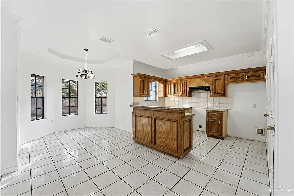 3 bed, 2.0 bath, 1237 sqft, $1,550 — Photo 3