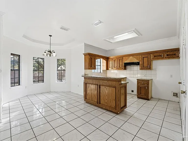 603 W Emerald Dr — Photo 3