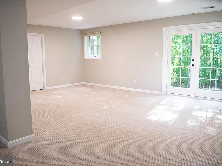 105 Westmoreland Ct — Photo 28