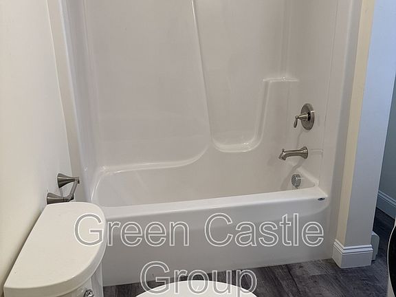 5th image of 252 College St Unit 2