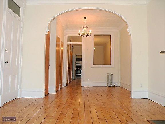 3rd image of 505 Henry St #1R