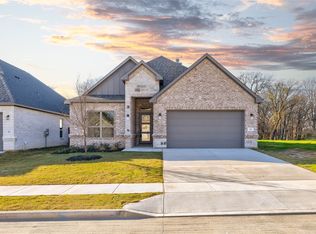 911 Boston Ln, River Oaks, TX 76114