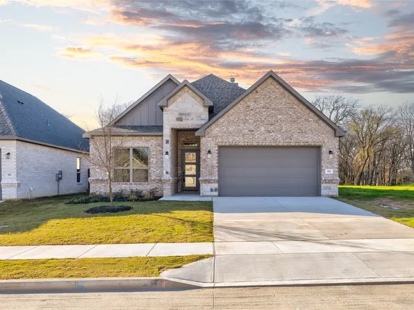 911 Boston Ln, River Oaks, TX 76114