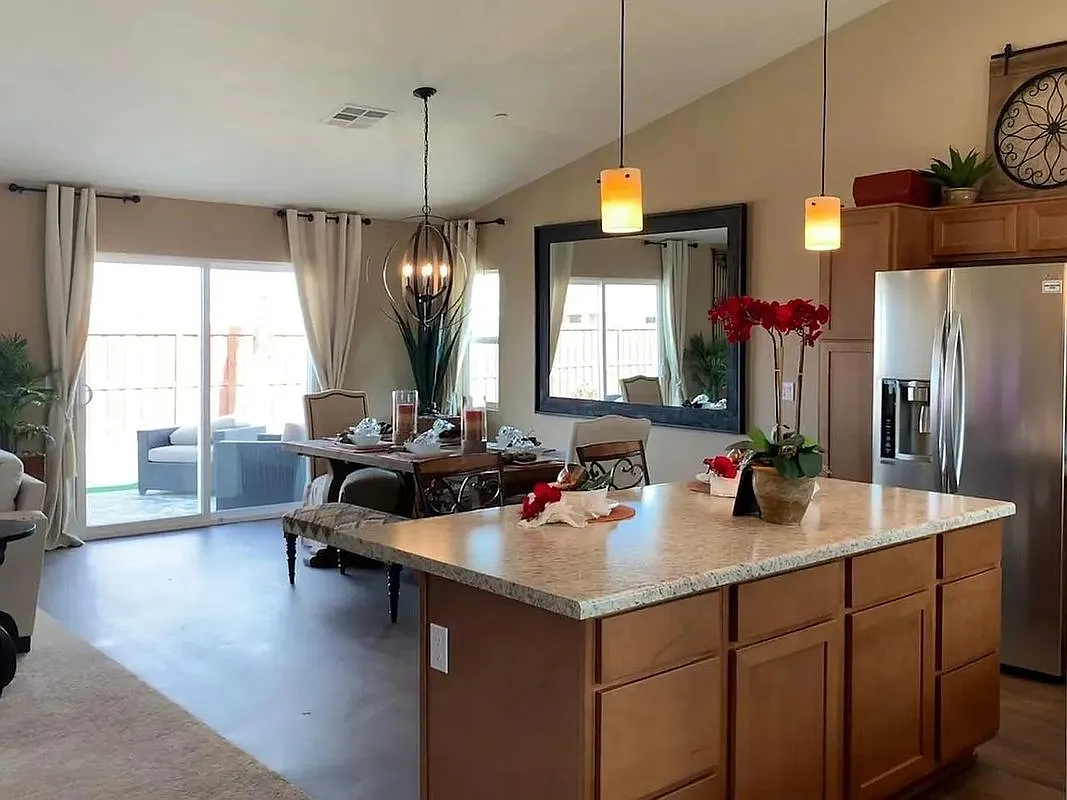 4 bed, 2.0 bath, 1614 sqft, $2,600 — Photo 3