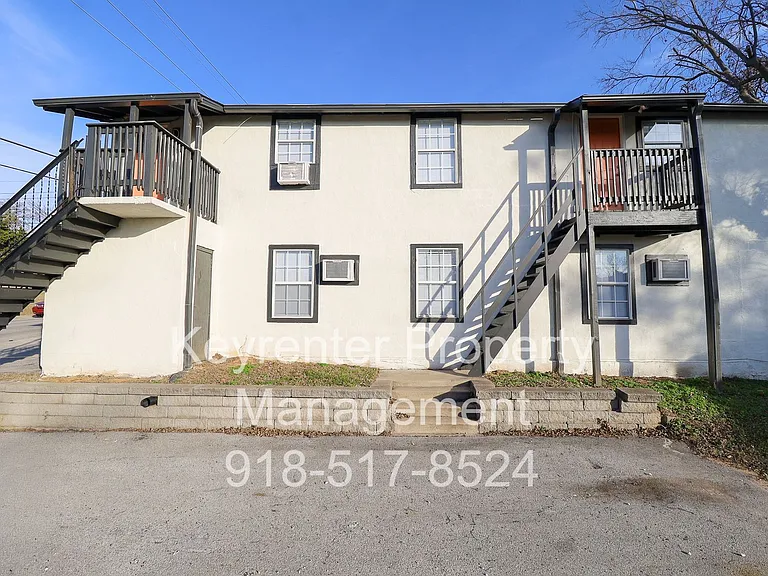 506 W 4th St Fourplex — Photo 17