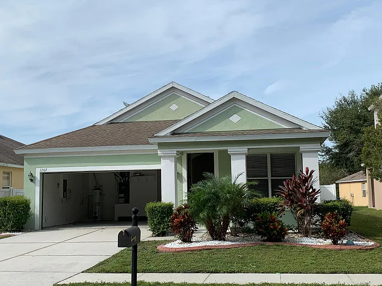 1207 Gentilly Ln — Photo 4