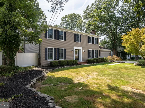 2945 Barry Dr, Vineland, NJ 08361