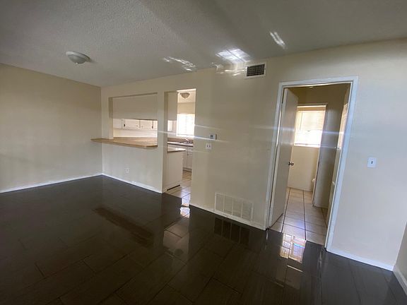 4th image of 14405 Corby Ave