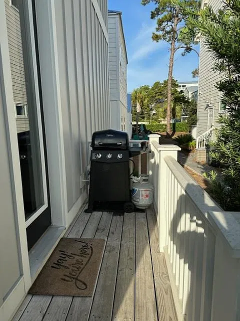 3 bed, 2085 sqft, $3,200 — Photo 3