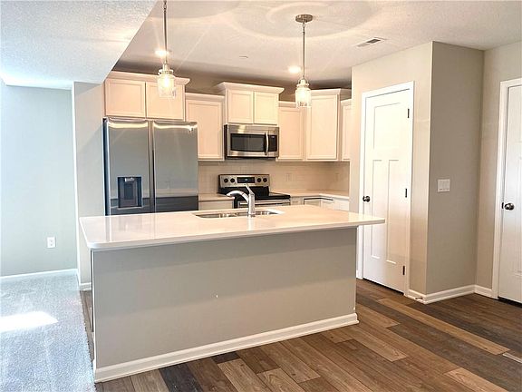 4th image of 6121 Bradford Ln