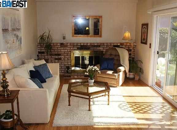 2nd image of 34527 Egerton Pl