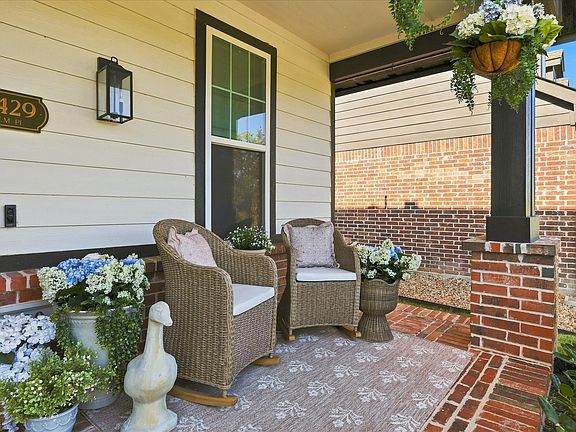 3rd image of 2429 Elm Pl