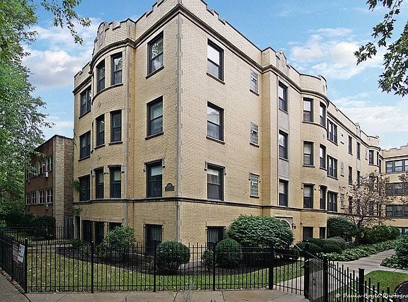 3rd image of 4619 N Paulina St APT 1A