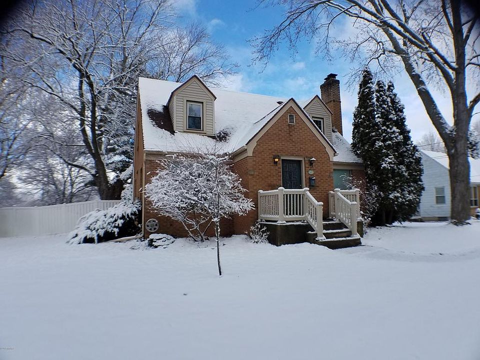1st image of 1639 Woodward Ave SE