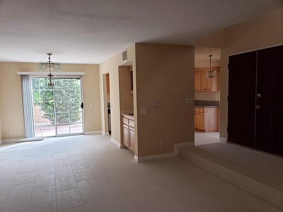 2nd image of 3124 Vineland Ave