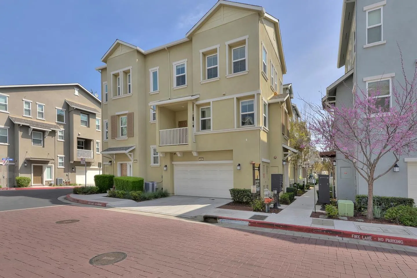 960 Alta Mar Ter photo 1