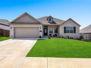 1541 N Pershing St, Fayetteville, AR 72704
