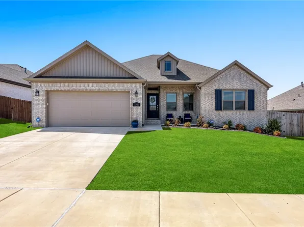 1541 N Pershing St, Fayetteville, AR 72704
