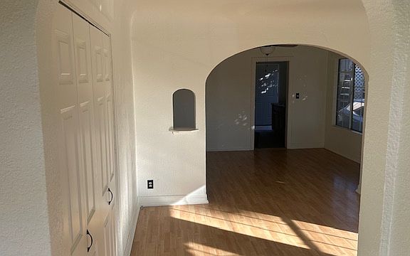 4th image of 1002 N Ditman Ave