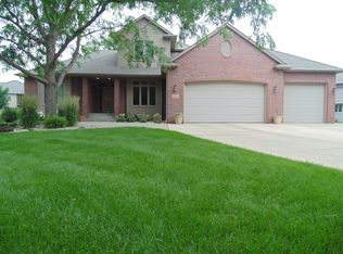 1319 S Honeysuckle Trl, Sioux Falls, SD 57106