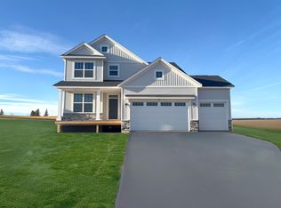 1605 Meadows Dr, East Bethel, MN 55011