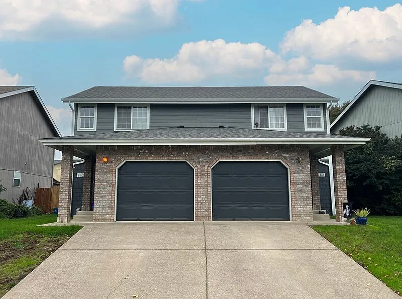 3 bed, 1.5 bath, 1200 sqft, $2,095 — Photo 1