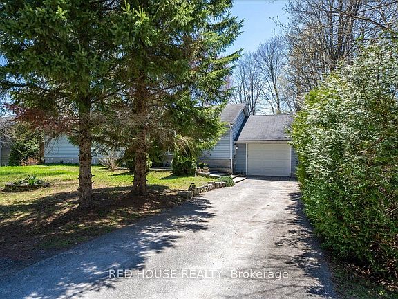 3rd image of 32 McLeish Dr