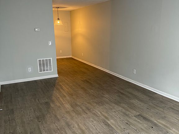 2nd image of 104 Chesterfield Ct APT 14