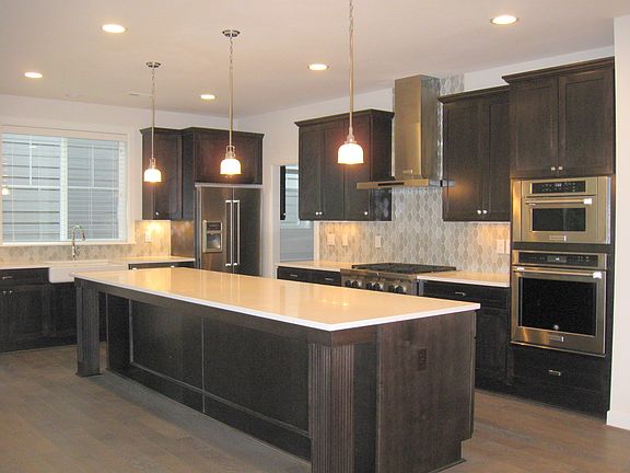 3rd image of 981 Pine Crest Cir