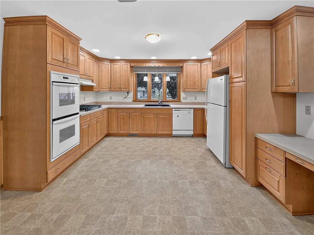 3 bed, 1.5 bath, 1552 sqft, $2,695 — Photo 4