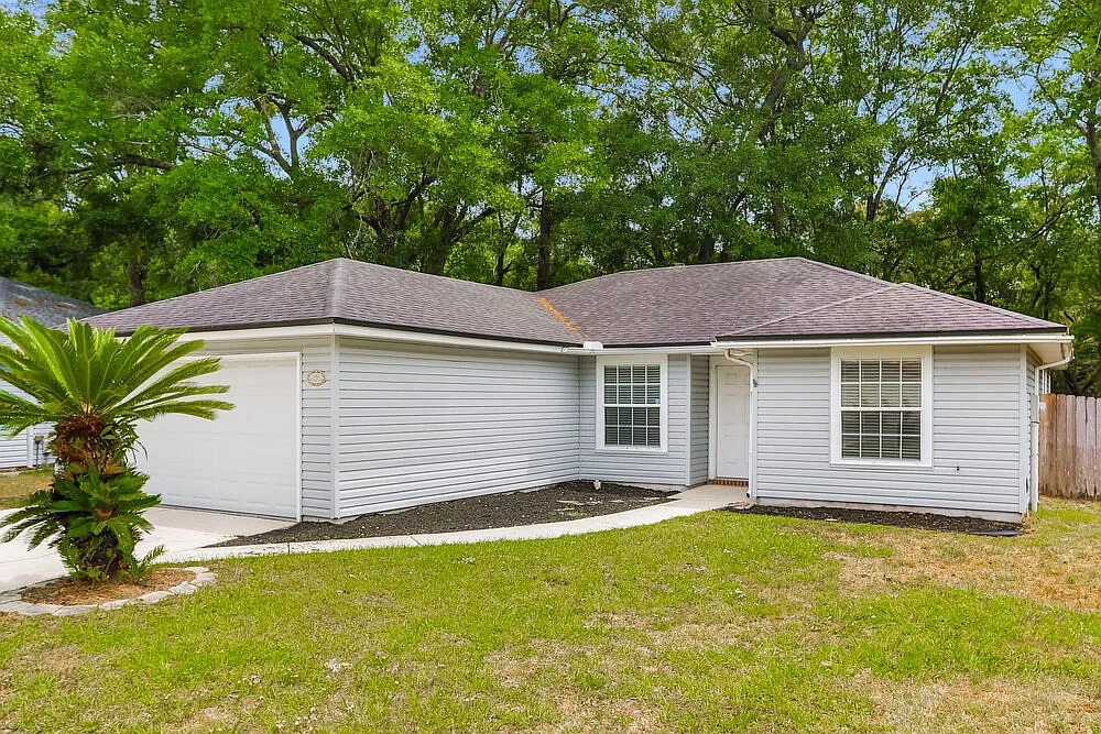 3 bed, 2.0 bath, 1425 sqft, $2,045 — Photo 3