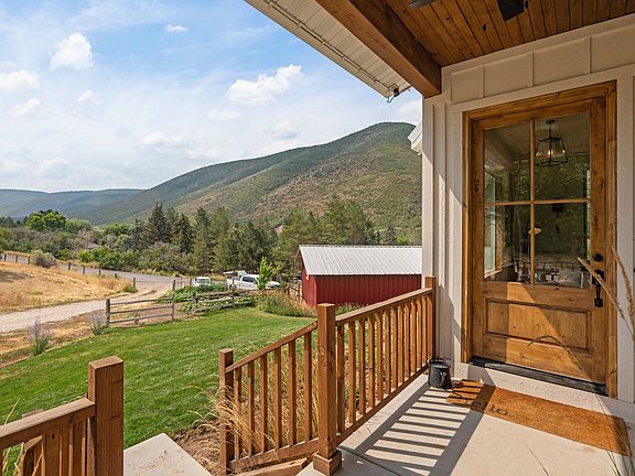 3rd image of 4611 S Cove Ln