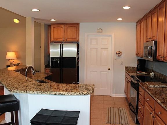 5th image of 842 Glen Dr