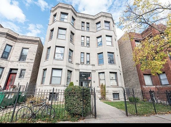 4th image of 730 W Cornelia Ave Floor 2