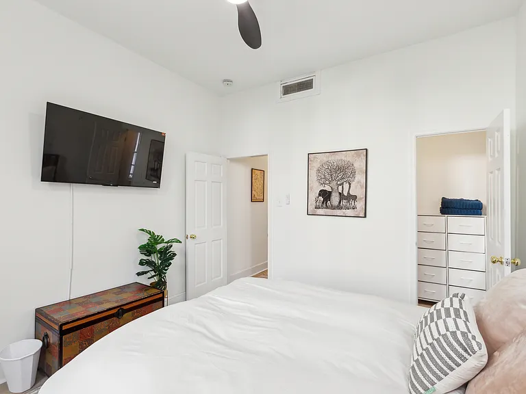 134 F St SE #2 — Photo 11