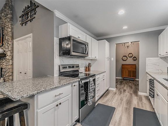3rd image of 3913 Sunnydale Dr