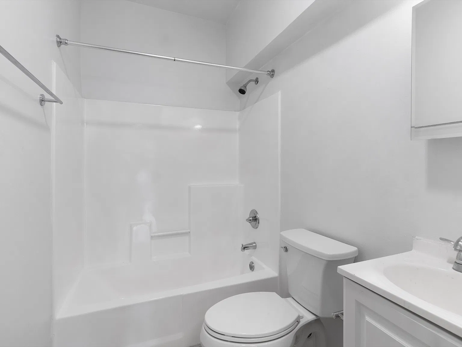 923 Elm St — Photo 3