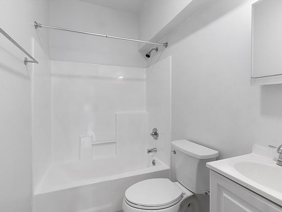 3rd image of 923 Elm St APT 2A