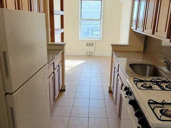 2nd image of 2020 Avenue V APT 5H
