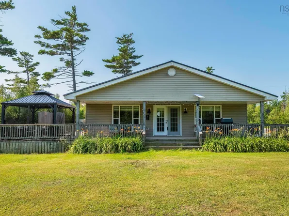 123 Dragon Fly Ln, Pictou, NS B0K 1H0