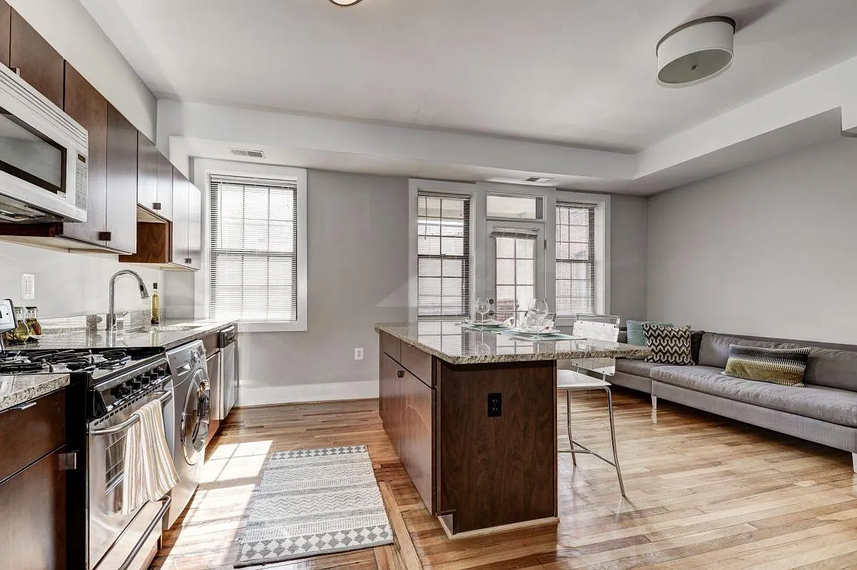 Kenyon House Apartments — Photo 1