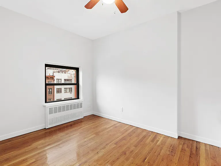 322 E 14th St #4F — Photo 3