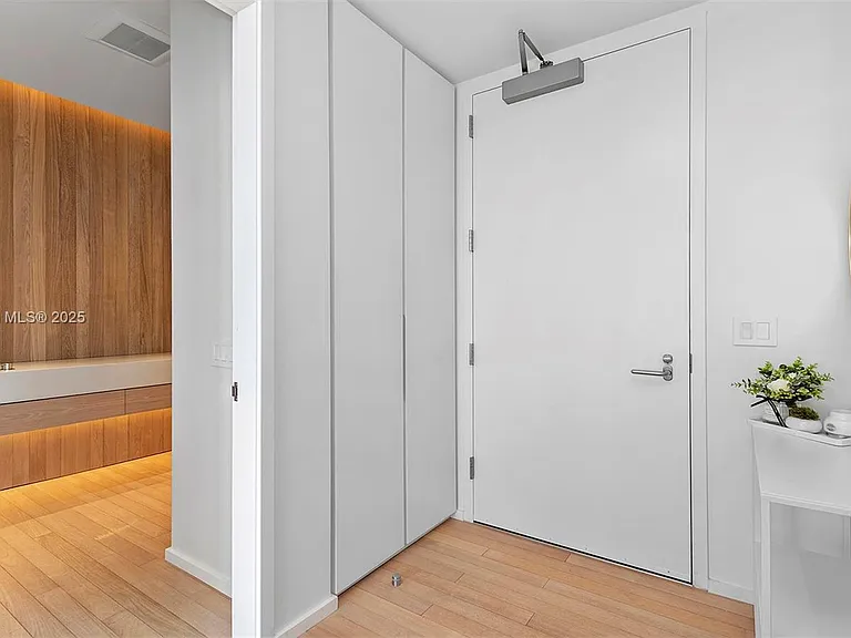 2901 Collins Ave #1403 — Photo 20