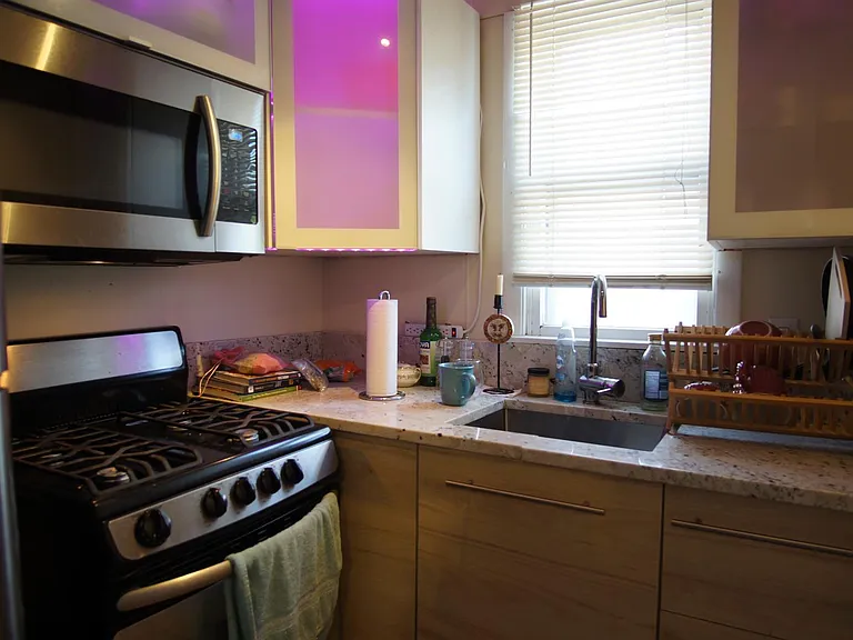 48 America St #2R — Photo 26