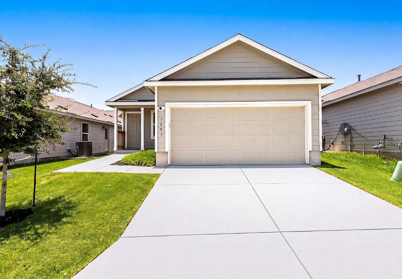 4 bed, 2.0 bath, 1627 sqft, $1,795 — Photo 3