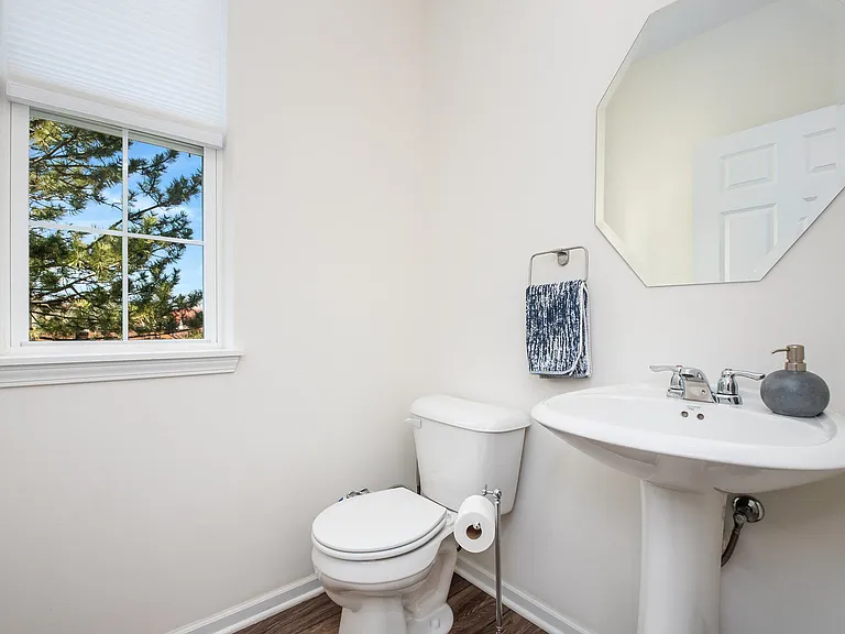 819 Paisley Ct — Photo 12
