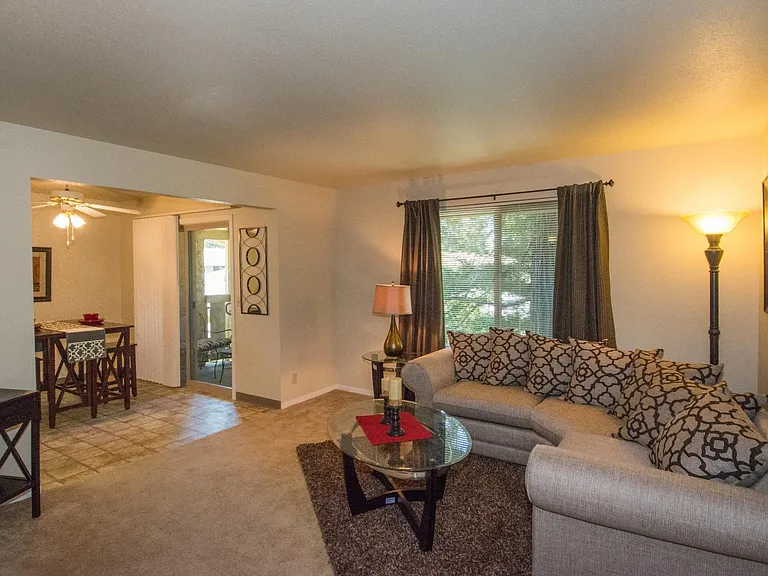 Ceres Plaza Apartments — Photo 8