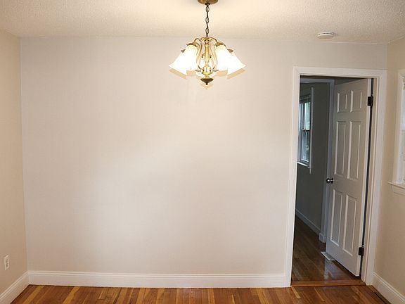 5th image of 9 Louds Ave